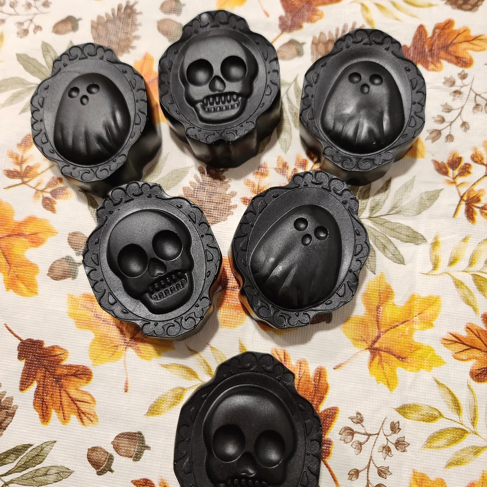 Handmade glycerin and activated charcoal soap set of 6 pieces